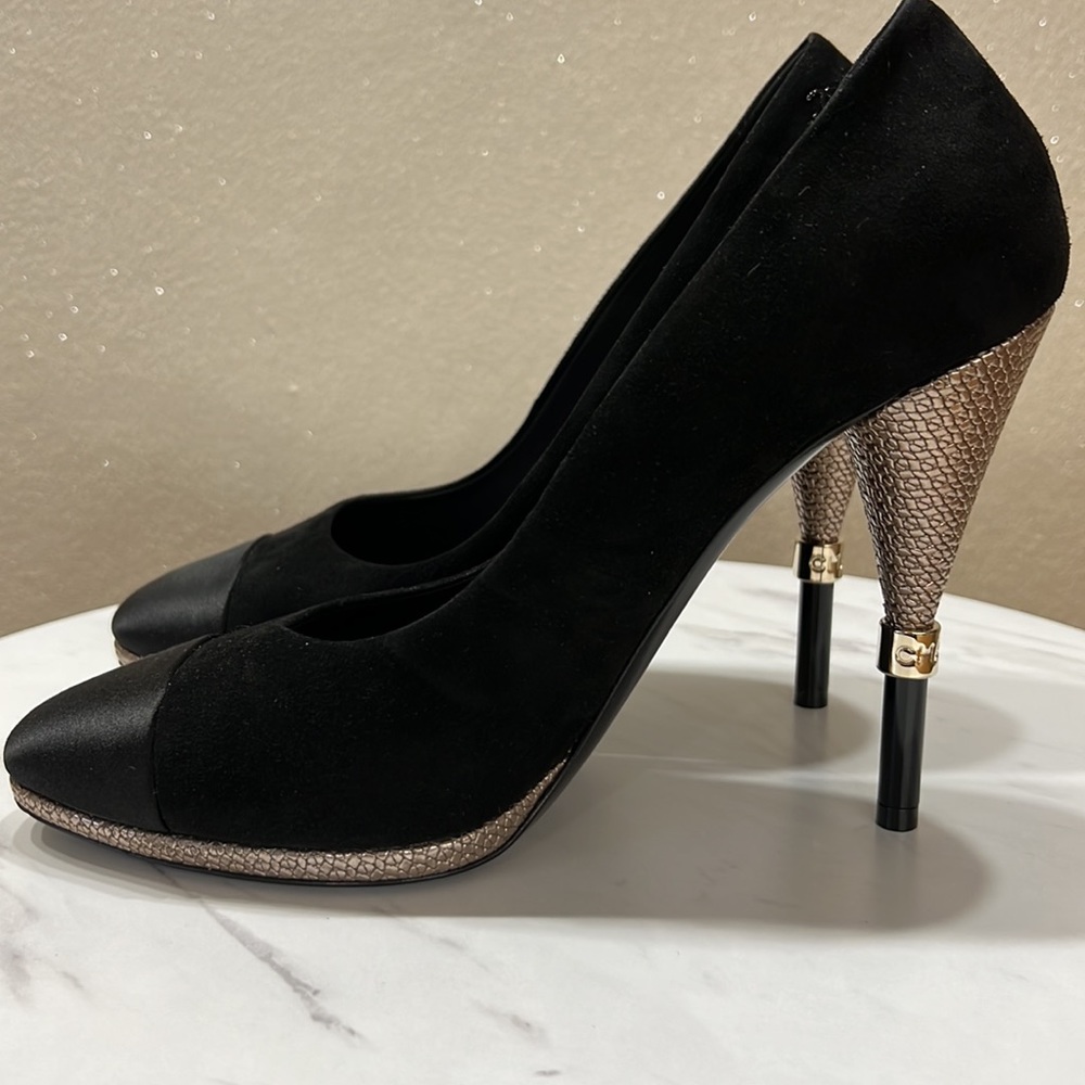 CHANEL Black Suede CC Logo| Gold Heel Pumps G32233 | Size EU 40 - Picture 5 of 9